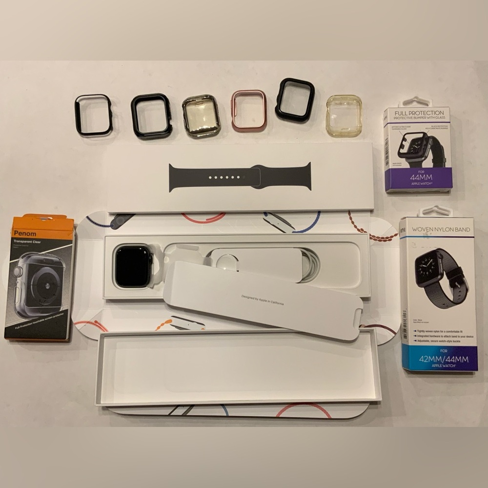 Apple Watch SE 44 mm in Space Gray